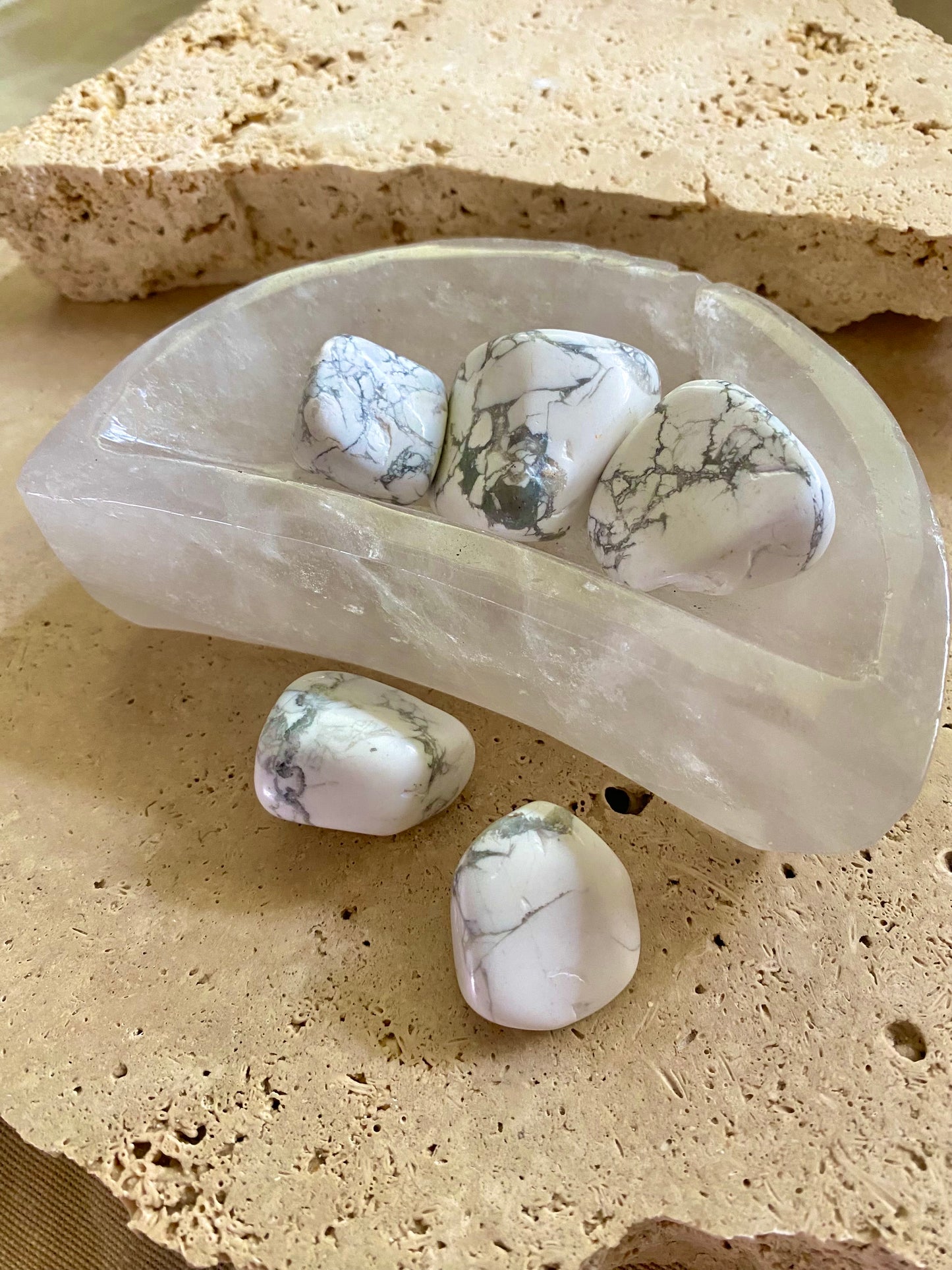 Howlite tumbles